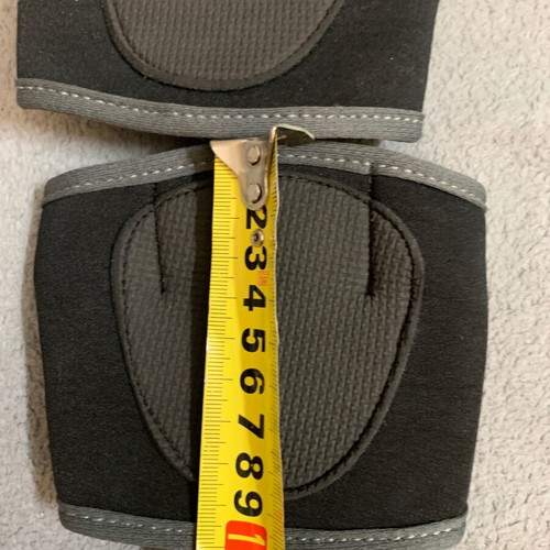 Gym gloves large used, neoprene material for free weights