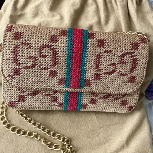 Handmade shoulder bag with chain