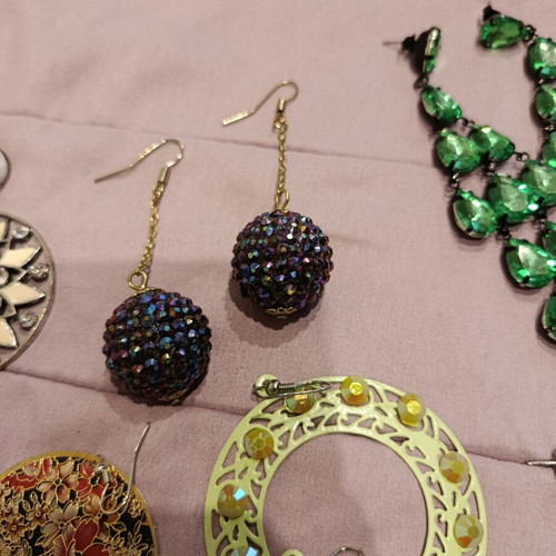 Earrings pack of 16, like new, faux