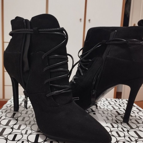 Stiletto heel ankle boots like new, size 37, black