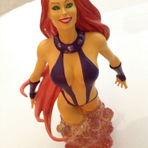 Starfire Teen Titans Women of DC Universe bust new