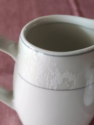Milk and sugar serving set like new