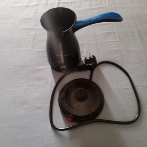 IQ electric briki 450W 300 ml black for 4 cups, like new