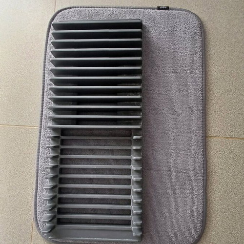 Umbra plate holder like new, gray portable with elastic band