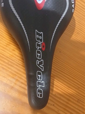 Σελα ποδηλάτου καινούργια με μέτρια εγκοπή