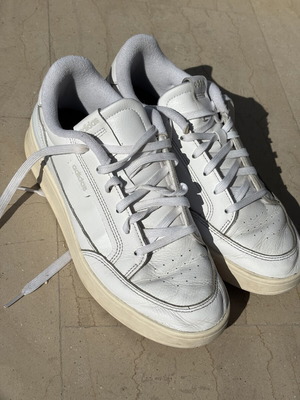 Adidas casual shoes white size 43 like new