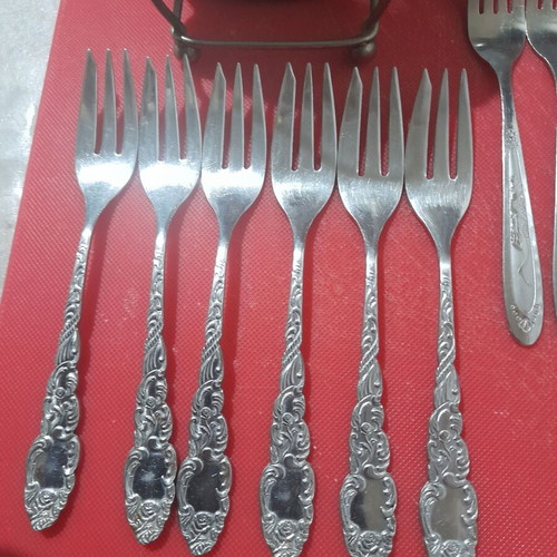 Cutlery set 24 pieces like new with coasters and opener