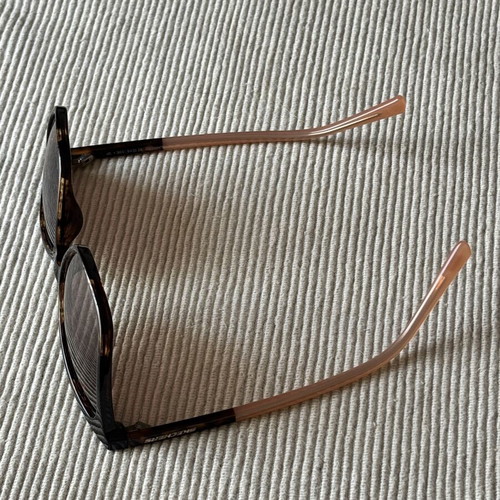 Skechers sunglasses like new with case and cleaning cloth, brown and pink