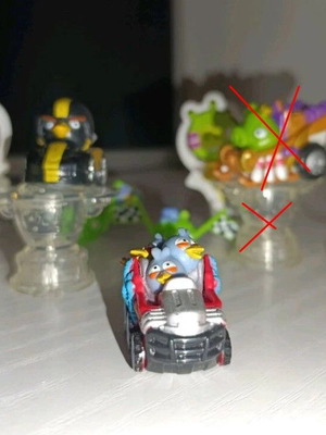Angry Birds Go Telepods collection, five cars with bases and accessories