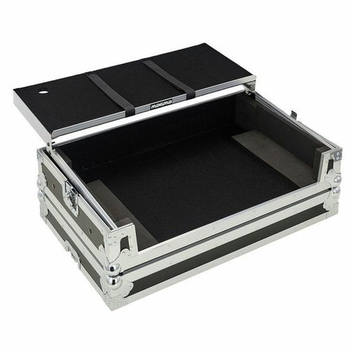 Magma flight case with power strip, like new