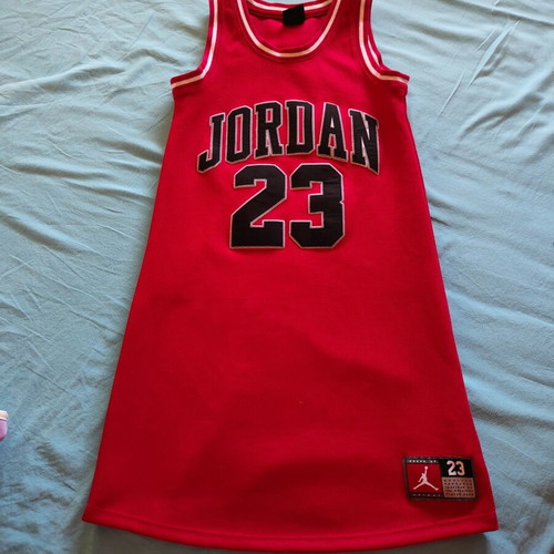 Jordan basketball dress No. 23 like new, size 10-12 years