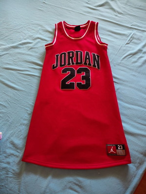 Jordan basketball dress No. 23 like new, size 10-12 years