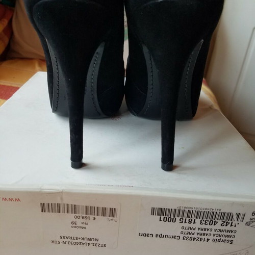 Schutz leather pumps size 39 black like new