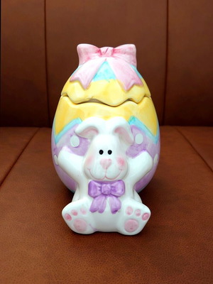 Easter decorative ceramic vase new with lid and bunny