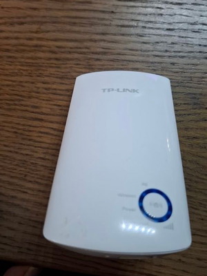 TP-Link TL-WA850RE Wi-Fi Range Extender like new, Wi-Fi 4 300 Mbps