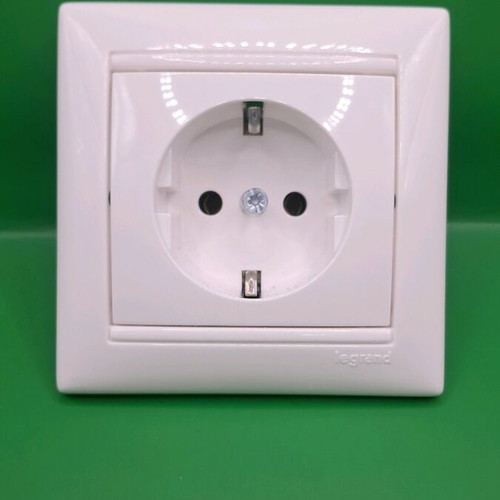 Legrand Valena 2P+E white socket new