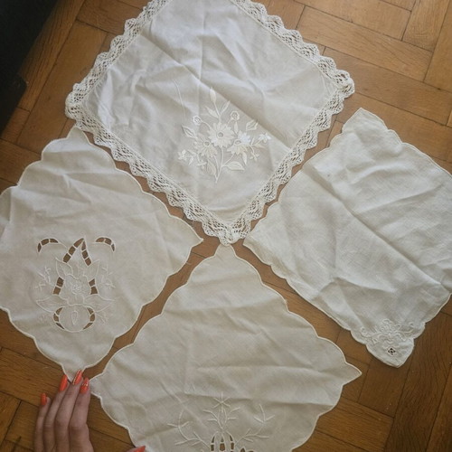 Doilies like new, set of 4