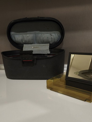 Samsonite vintage vanity case black hard shell train case