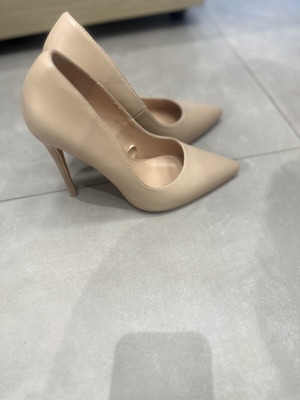 Deezee Nude Leather Pumps, size 36