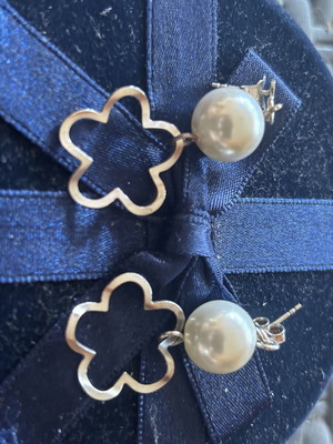 Silver earrings with pearl, like new