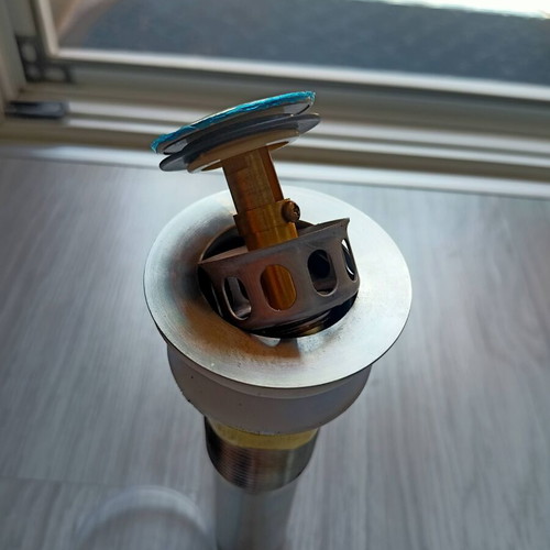 Click clack sink valve new with brass pipe and waste basket