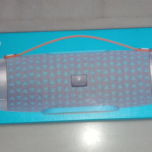 Celebrat SP-6 Portable Speaker like new
