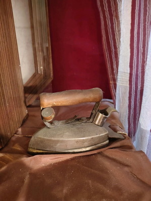 Electric irons used, set of 2 without cords