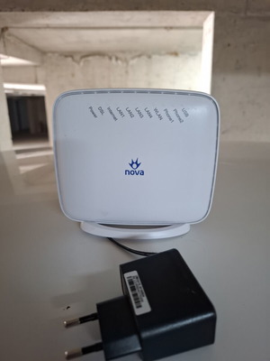 WiFi router Nova μεταχειρισμένο με φορτιστή