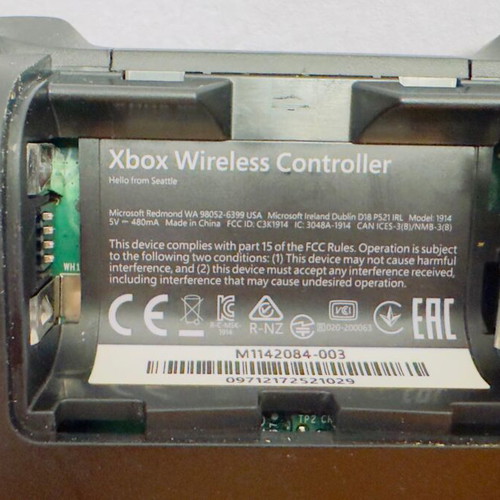 Xbox One controller with genuine battery