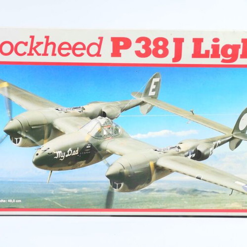 Revell Lockheed P-38J Lightning Model Kit 1:32 scale like new
