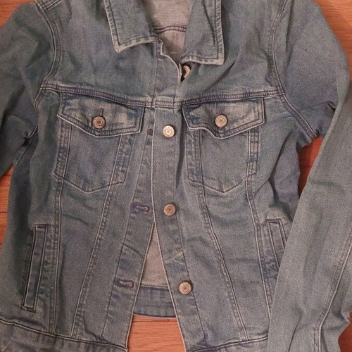 Bershka denim jacket size medium like new, blue turquoise