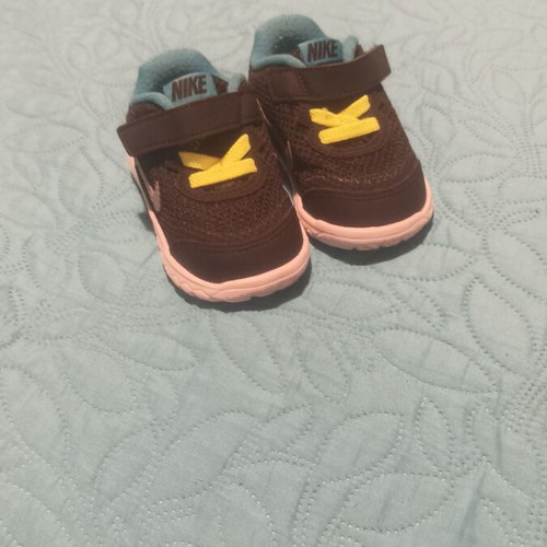 Baby sports shoes for boy size 19.5 like new