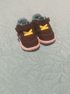 Baby sports shoes for boy size 19.5 like new