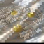 Daisy candle