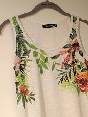 Summer tank top like new, beige with unique design, size S