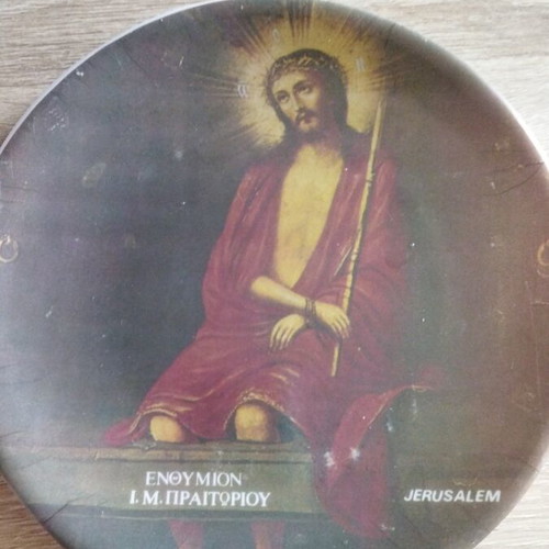 Religious souvenirs used, set of 5 melamine plates and 1 metal plate