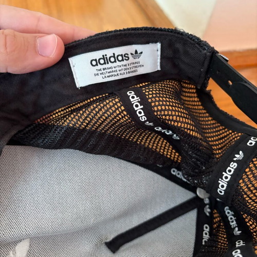 Adidas cap like new