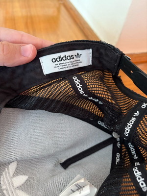 Adidas cap like new
