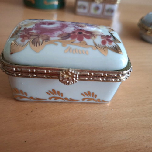 Porcelain jewelry boxes set of 4 like new