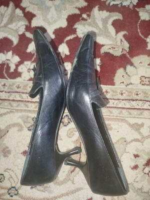 Leather pumps size 38 with 5-6 cm heel slightly used