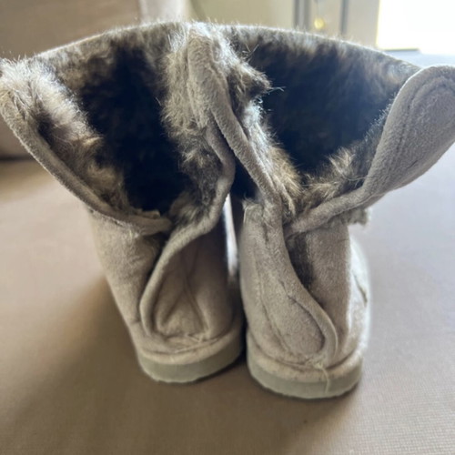 Boots with fur size 21 like new