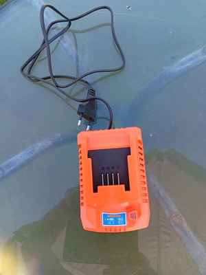 Total 5Ah Battery and Charger like new for garden tools