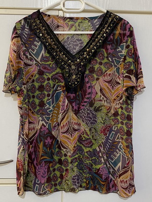 Women's blouse multicolor, like new, size L