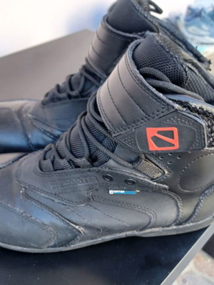 Μποτάκια μηχανής μεταχειρισμένα, νούμερο 44, σε άριστη κατάσταση