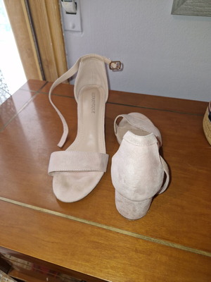 Pink nude suede sandals like new, size 37
