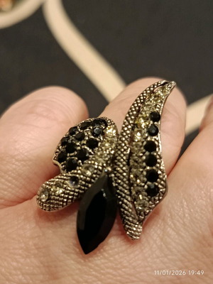 Women's adjustable ring faux bijou like new
