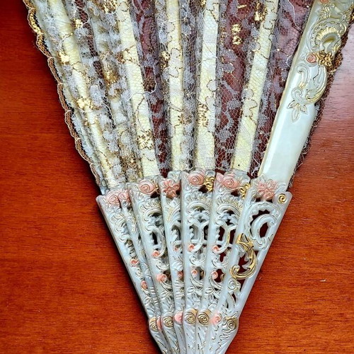 Vintage handmade fan with lace and case new