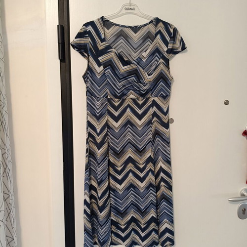 Women's midi dress with zig-zag pattern, like new