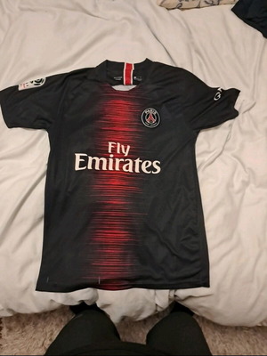 Football t-shirt men small like new