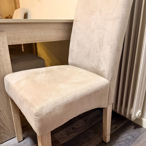 Dining table and 4 chairs set like new, oak and beige fabric